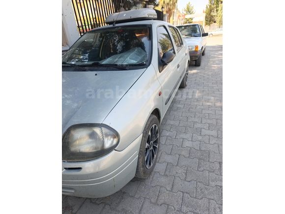 Sahibinden Renault Clio 1.4 RNA 2000 Model  301.000 km Gri (Gümüş)