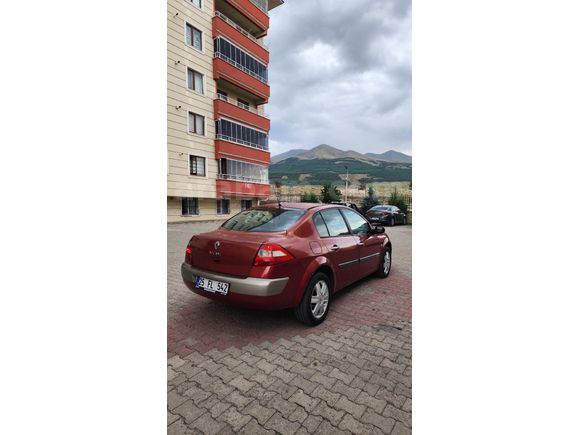 SAĞLIK PERSONELİNDEN FULL PAKET MEGANE 2 SEDAN 1.6 DYNAMİQUE
