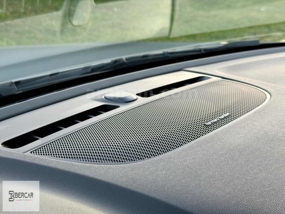 BERCAR'dan 2024 VOLVO EX40 252HP-HATASIZ-ISI POMPASI-HARMAN-360