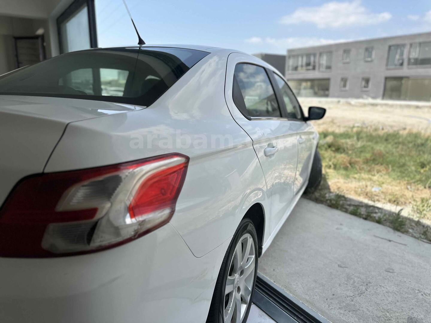 Galeriden Peugeot 301 1.6 HDi Allure 2015 Model Hatay 209.000 km Beyaz 6
