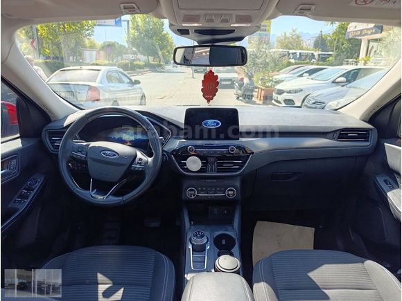 FORD KUGA 1.5 EcoBlue TİTANİUM CAM TAVAN 120 BEYGİR FUUL PAKET