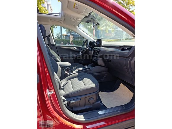 FORD KUGA 1.5 EcoBlue TİTANİUM CAM TAVAN 120 BEYGİR FUUL PAKET
