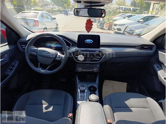 FORD KUGA 1.5 EcoBlue TİTANİUM CAM TAVAN 120 BEYGİR FUUL PAKET