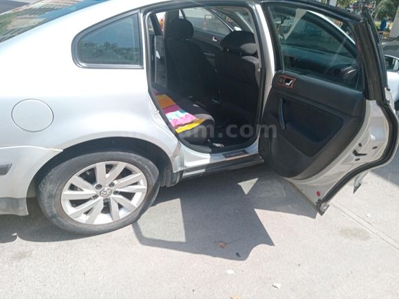 Sahibinden Volkswagen Passat 1.9 TDi 2000 Model  385.000 km Gri (Gümüş)