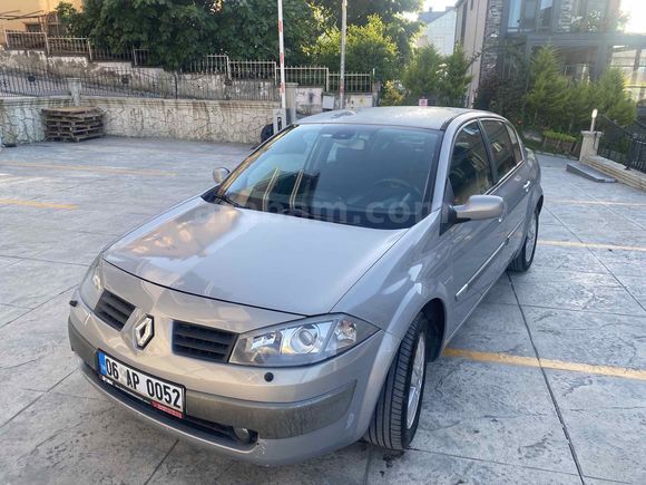 Doktordan tek değişen kapı harici boyasız bakımlı megane