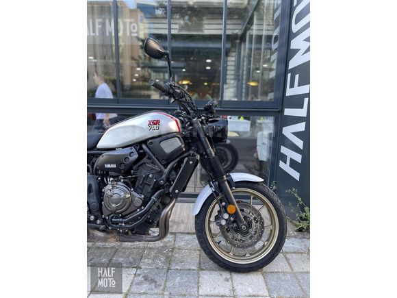 HALF MOTO 2019 YAMAHA XSR 700 XTRIBUTE