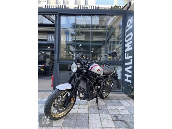 HALF MOTO 2019 YAMAHA XSR 700 XTRIBUTE