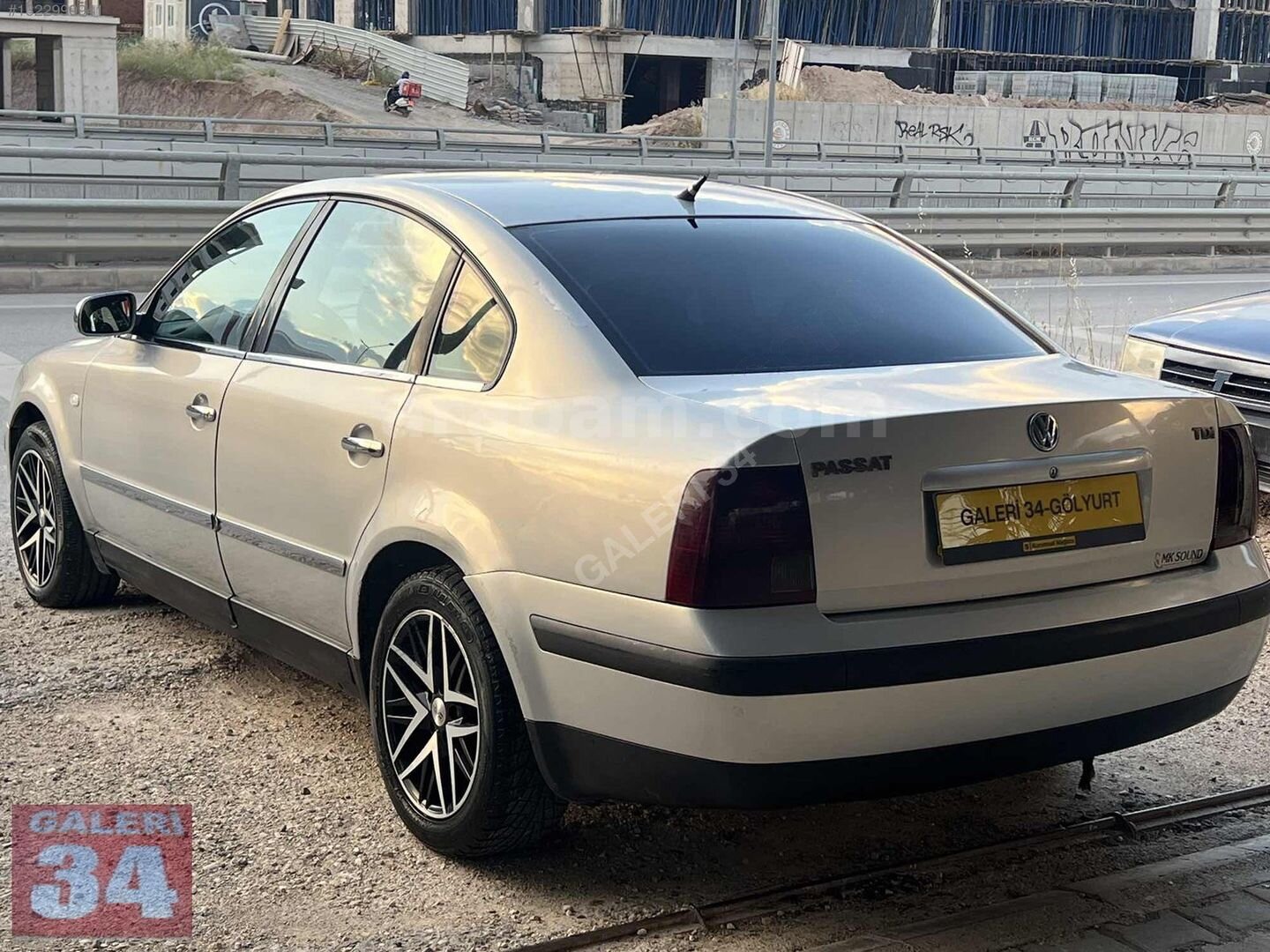 Galeriden Volkswagen Passat 1.9 TDi 1998 Model Adıyaman 365.000 km Gri 4