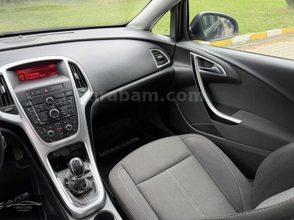 Astra J Değişensiz 125.000 Km 2 Parça Boyalı