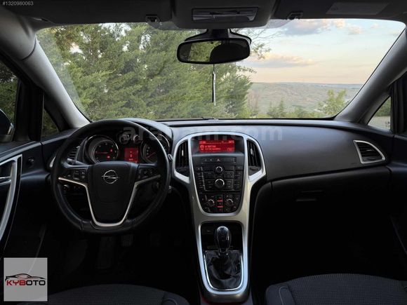 HATASIZ 2013 MODEL 112.000KM 1.3CDTI OPEL ASTRA SPORT
