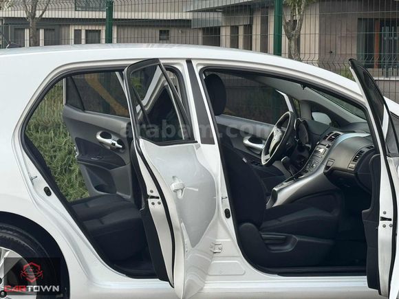CARTOWN'DAN__2012 AURİS 1.4D-4D COMFORT EXTRA 90HP/DĞİTLKLİMA
