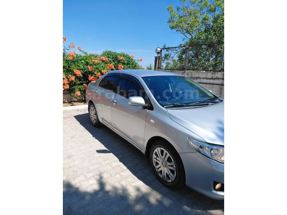 Sahibinden Toyota Corolla 1.4 D-4D Comfort 2010 Model dizel otomatik  352.000 km Gri (Gümüş)
