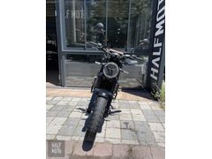 HALF MOTO 2023 HUSQVARNA Svartpilen 250