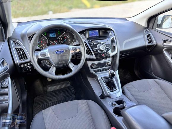 FORD FOCUS 1.6 TİTANİUM SMART PAKET HATASIZ BOYASIZ