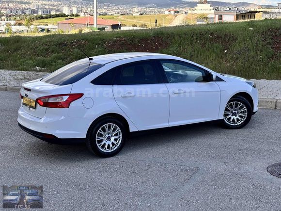 FORD FOCUS 1.6 TİTANİUM SMART PAKET HATASIZ BOYASIZ