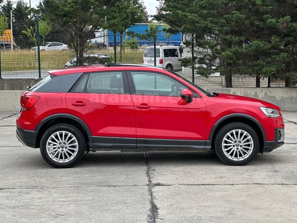 Q2 30 TFSI Design S-Tronic 1 kapı boya orjinal lasman cam tavan