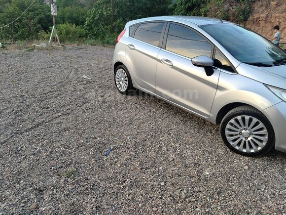 Sahibinden Ford Fiesta 1.4 Titanium 2010 Model