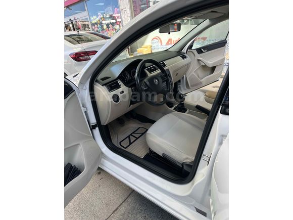 Sahibinden Skoda Rapid 1.6 CR TDI Elegance 2013 Model 
