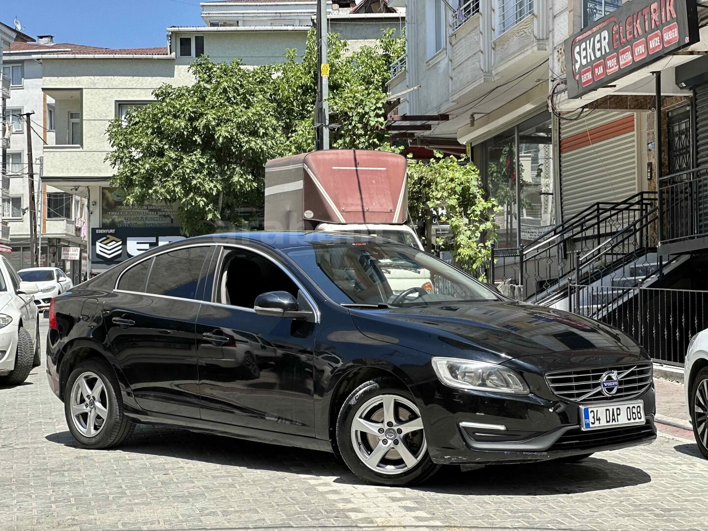 Galeriden Volvo S60 1.5 T3 R-Design 2016 Model İstanbul 180.000 km Siyah 3