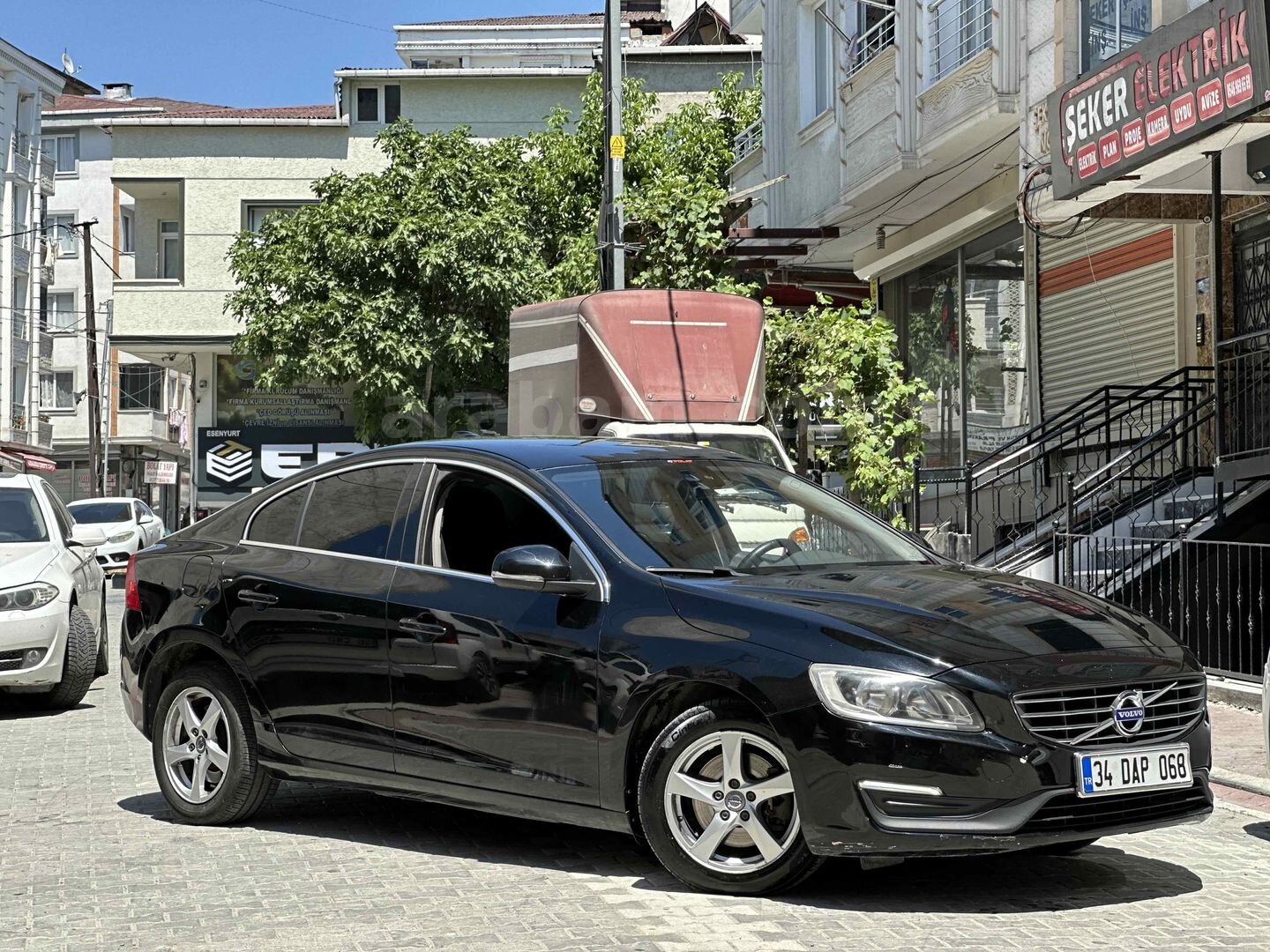 Galeriden Volvo S60 1.5 T3 R-Design 2016 Model İstanbul 180.000 km Siyah 1