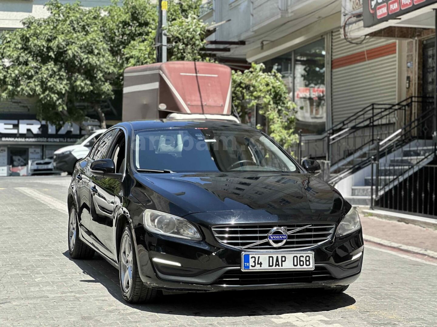 Galeriden Volvo S60 1.5 T3 R-Design 2016 Model İstanbul 180.000 km Siyah 7