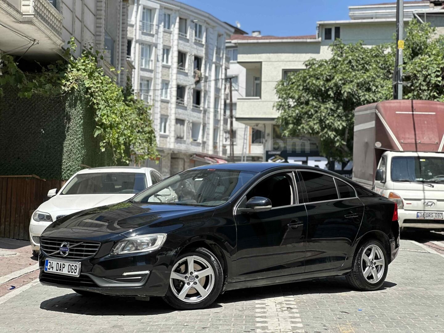 Galeriden Volvo S60 1.5 T3 R-Design 2016 Model İstanbul 180.000 km Siyah 5