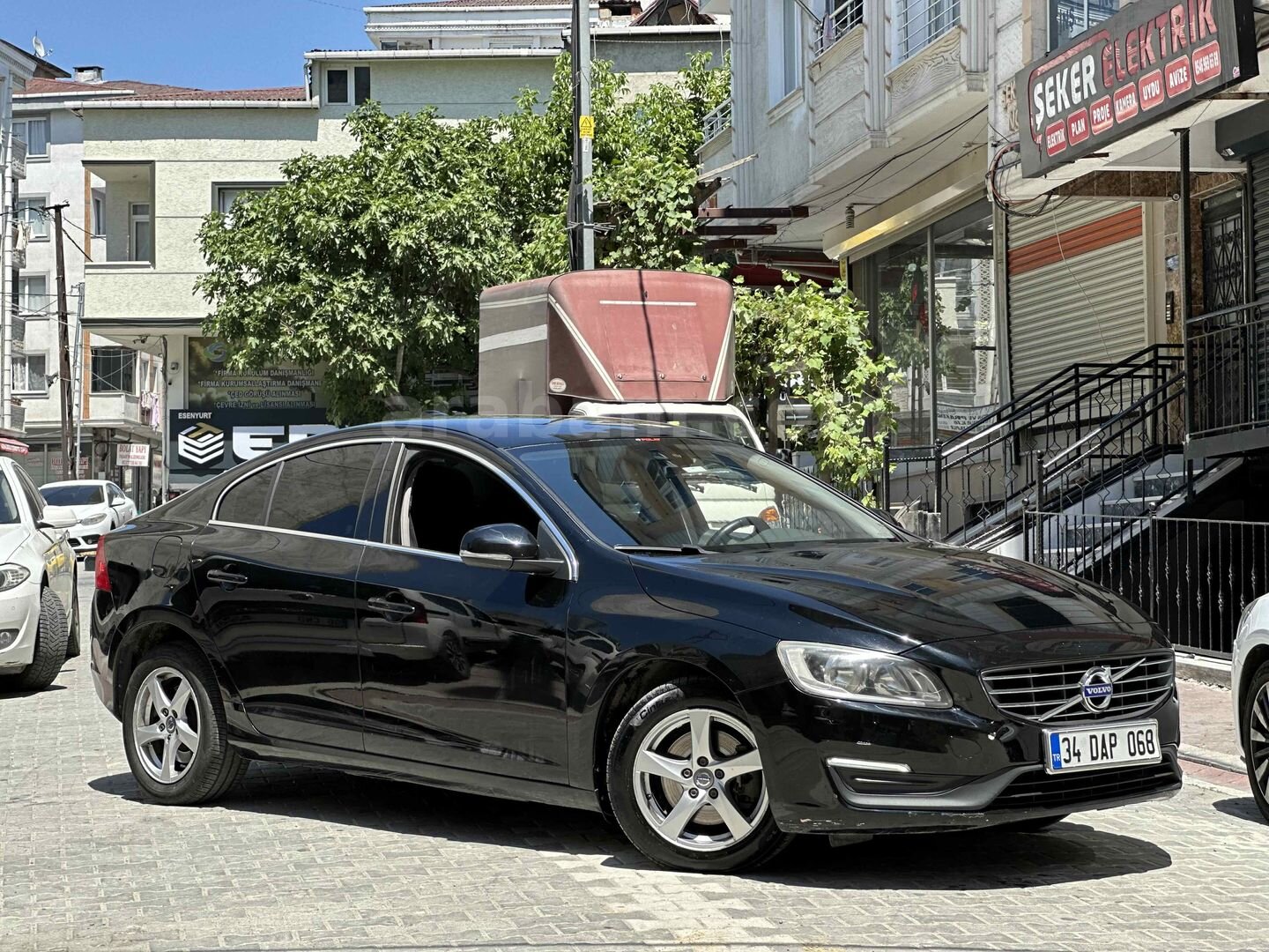 Galeriden Volvo S60 1.5 T3 R-Design 2016 Model İstanbul 180.000 km Siyah 2