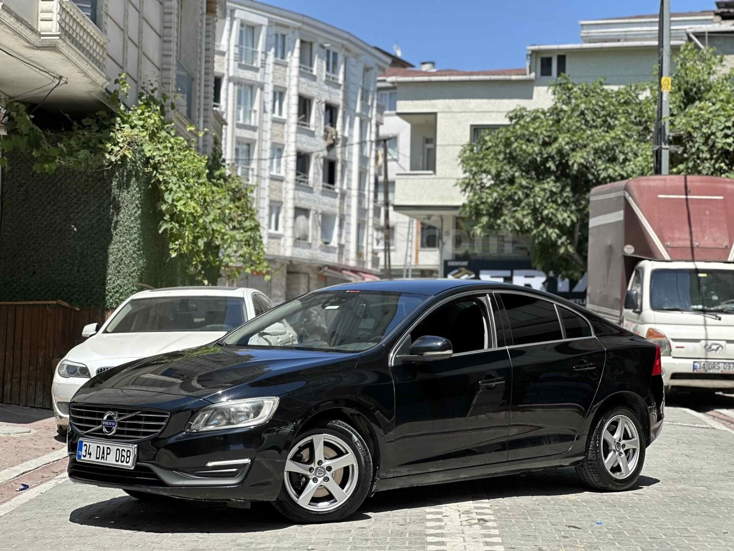 Galeriden Volvo S60 1.5 T3 R-Design 2016 Model İstanbul 180.000 km Siyah 4