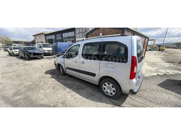 2009 partner teepe 135bin km