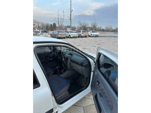 Sahibinden Renault Clio 1.4 RNA 2000 Model 