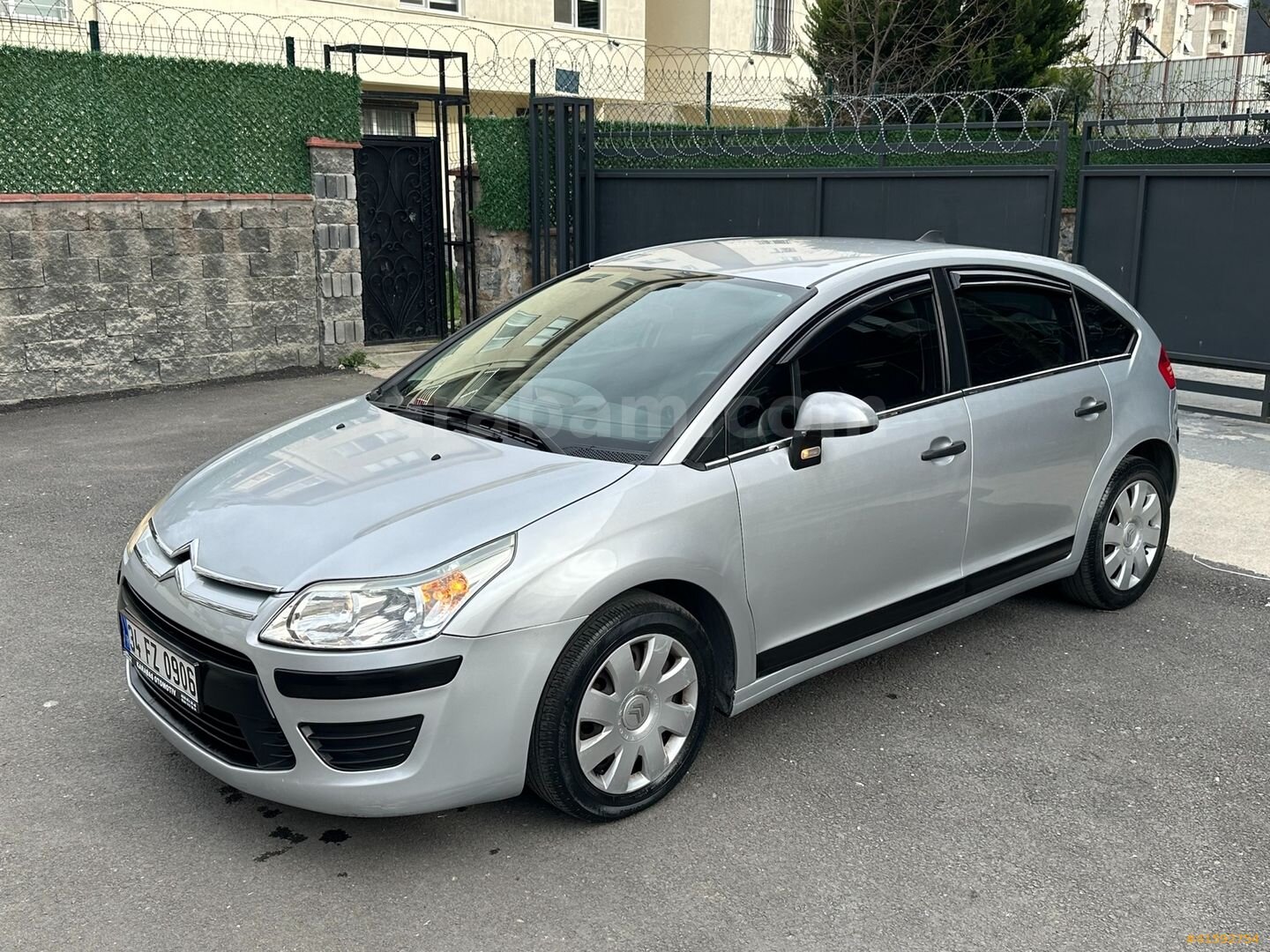 Galeriden Citroen C4 1.4 SX 2010 Model İstanbul 223.000 km Gri 4