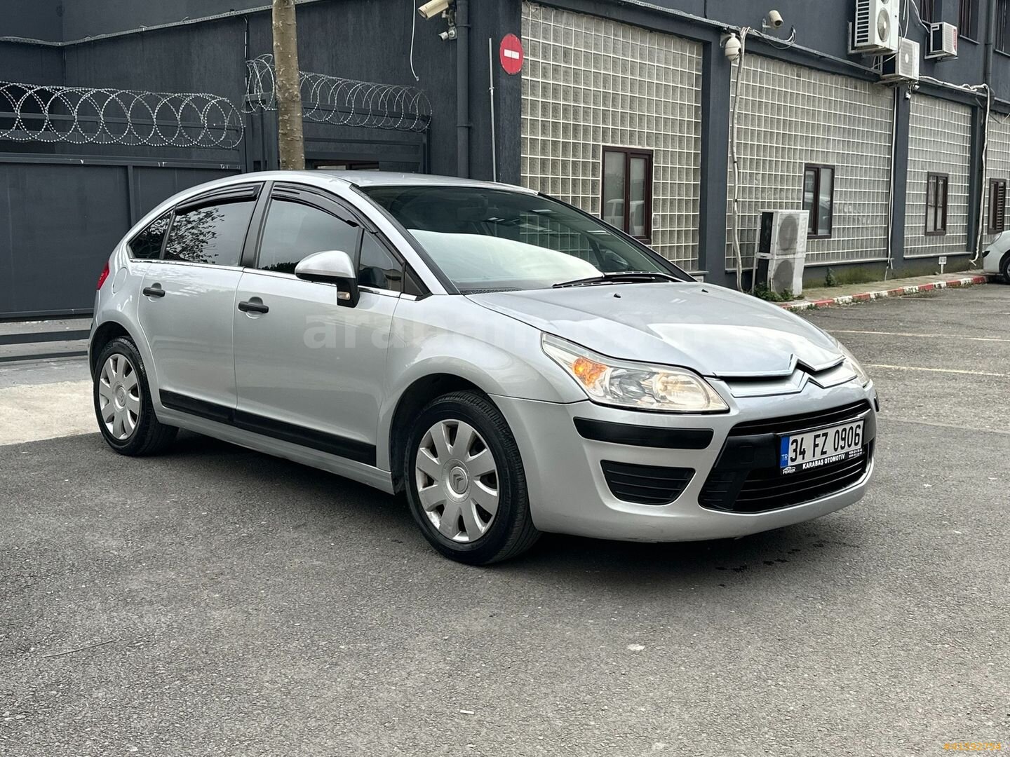 Galeriden Citroen C4 1.4 SX 2010 Model İstanbul 223.000 km Gri 3