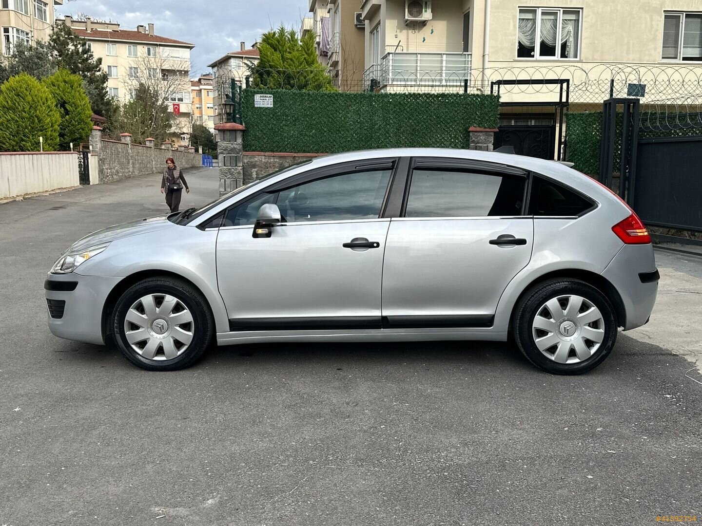 Galeriden Citroen C4 1.4 SX 2010 Model İstanbul 223.000 km Gri 6