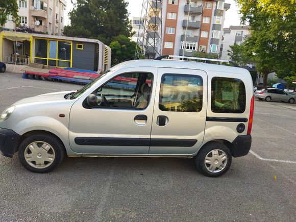 Sahibinden Renault Kangoo Multix 1.5 dCi Expression 2005 Model  250.000 km Gri