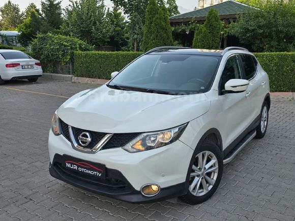 95BİNDE CAM TAVANLI TEKELDEN OTOMATİK 2015 QASHQAİ 1.6DCİ SKYPACK