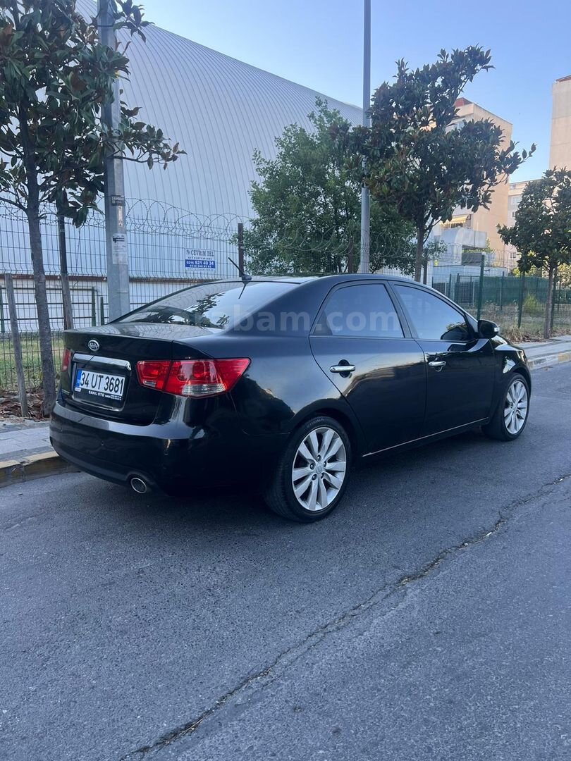 Sahibinden Kia Cerato 1.6 GSL Comfort 2010 Model İstanbul 179.000 km Siyah 4