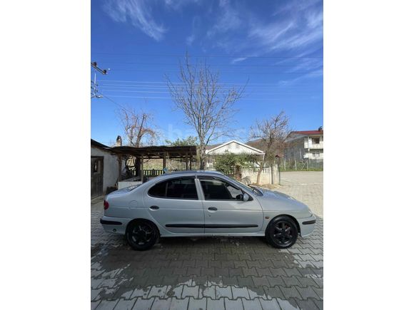 Sahibinden Renault Megane 2.0 RXT 2000 Model 
