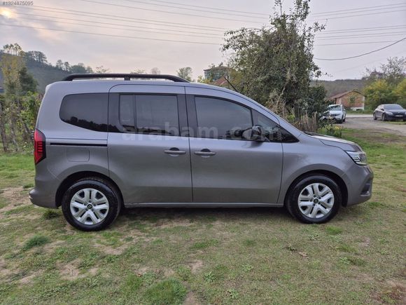 2025 KANGO 1.3 TURBO OTOMATİK VİTES 14 BİN KM'DE CAM GİBİ