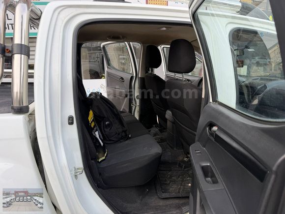 2016 MODEL ISUZU DMAX 4X4 183 BİN KM DE KARTA 12 TAKSİT