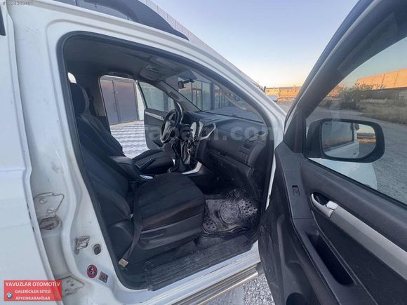 ISUZU D MAX 4X2 ÇİFT KABİNLİ 2012 MODEL