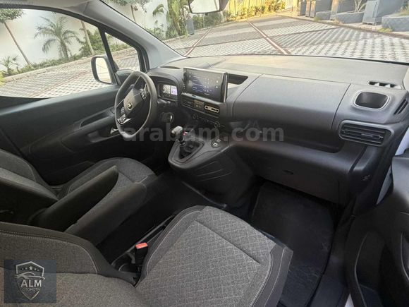 2025 COMBO 1,5 D Essential 17.000 km %20 Ftr hatasız