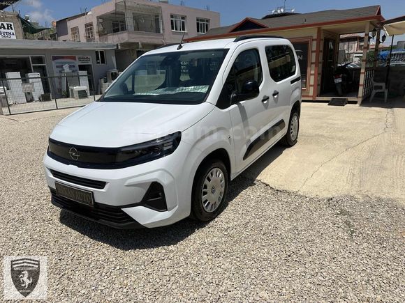 SERKAN AUTO DAN 2025 Opel Combo1.5 D Essential %20 Fatura
