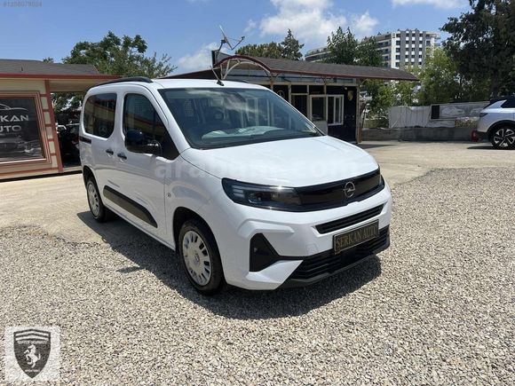 SERKAN AUTO DAN 2025 Opel Combo1.5 D Essential %20 Fatura