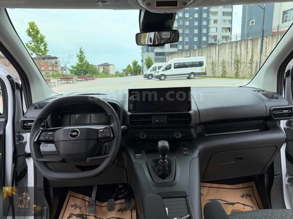 2026 SIFIR OPEL COMBO 1.5 ESSENTİAL+ORTA KONSOLLU+GSR 2+%20 KDV