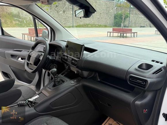 2026 SIFIR OPEL COMBO 1.5 ESSENTİAL+ORTA KONSOLLU+GSR 2+%20 KDV