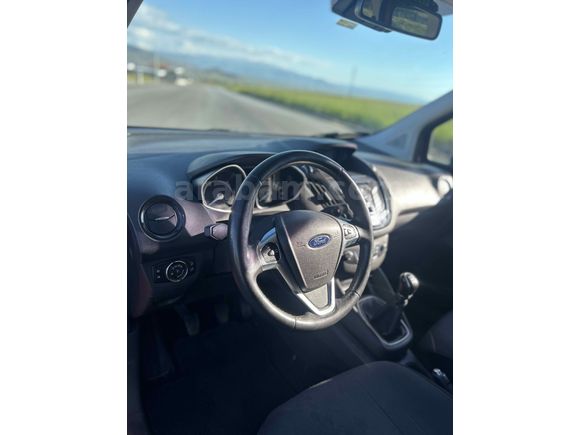 Sahibinden Ford Tourneo Courier 1.6 TDCi Titanium 2017 Model 