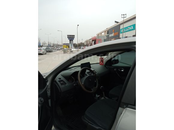 Sahibinden Renault Megane 1.6 Dynamique 2004 Model