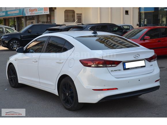 EKSPRES PLAZA'DAN 2018 HYUNDAİ ELENTRA 1.6 CRDI STYLE PLUS