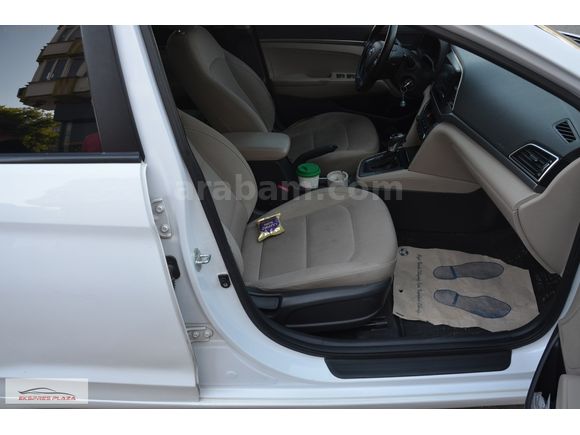 EKSPRES PLAZA'DAN 2018 HYUNDAİ ELENTRA 1.6 CRDI STYLE PLUS
