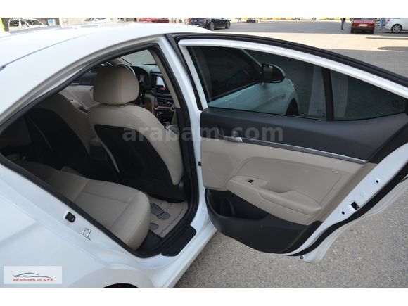 EKSPRES PLAZA'DAN 2018 HYUNDAİ ELENTRA 1.6 CRDI STYLE PLUS